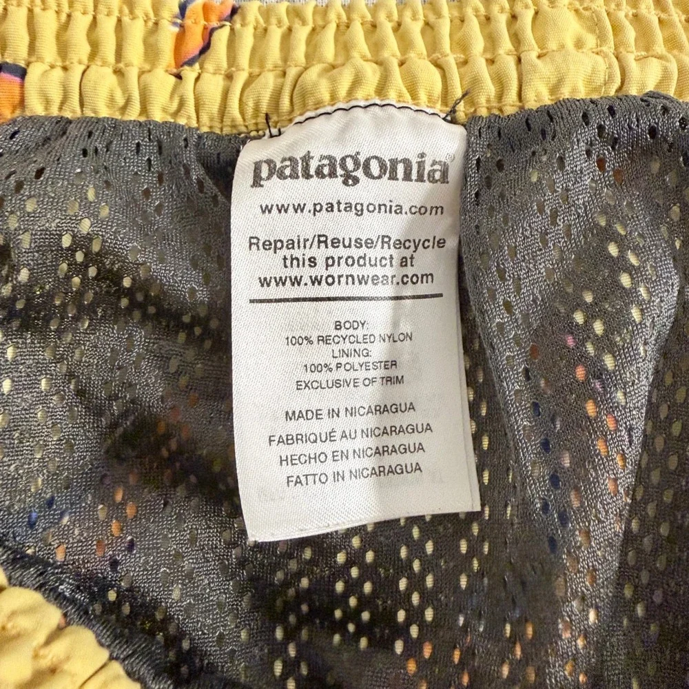 Patagonia Mens Medium Baggies Shorts Yellow Melon Print Swim Trunks STY57021SP20